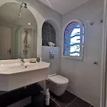 Villa : 4 Chambres, Piscine Privee Et Climatisation - Fr-1-803-76 Le Lavandou