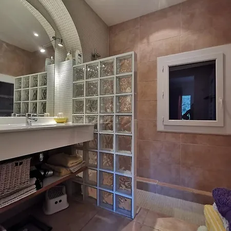 Villa : Pour 8 Avec Piscine - Fr-1-803-76 *