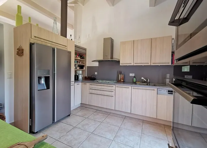 Villa : 4 Chambres, Piscine Privee Et Climatisation - Fr-1-803-76